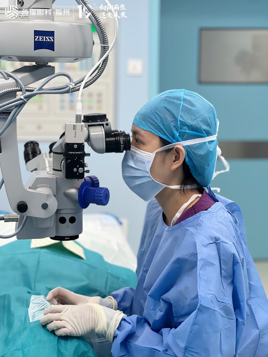 25度全飞秒透镜薄如蝉翼——福州普瑞眼科林青鸿院长挑战极